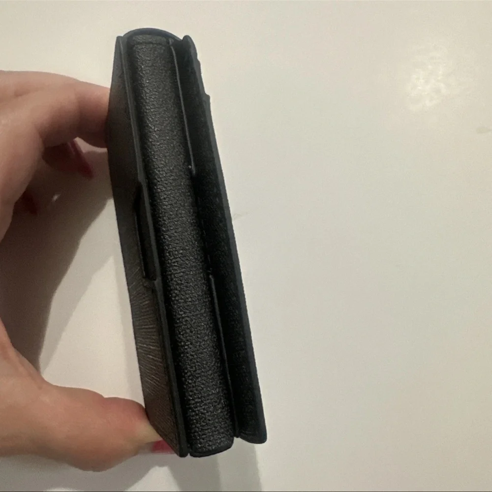Wallet with card holder and ID holder, black with magnetic closure, new